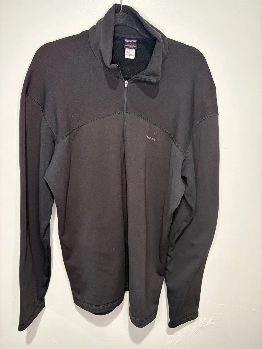 Vintage PATAGONIA Men's Black 1/2 Zip-Up Fleece Pullover. Large